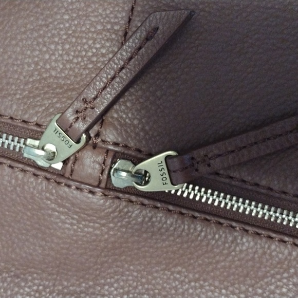 Fossil Pebbled Crossbody Brown - Picture 7 of 10